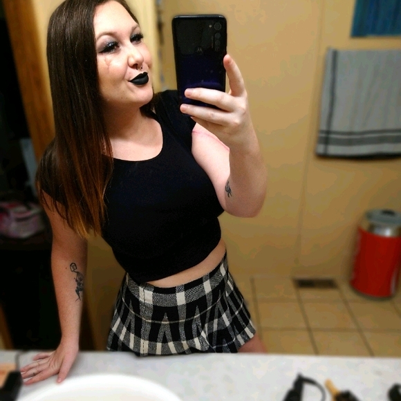 Meet your Posh Ambassador, Brea 🖤 - Picture 2 of 2